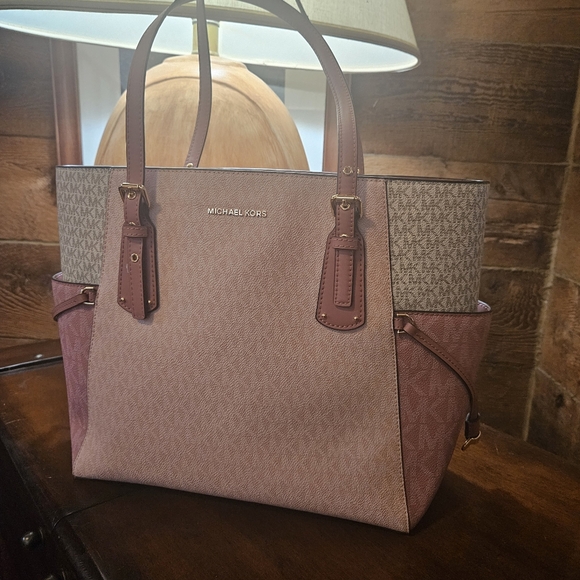 Michael Kors Pink and Whte Women's Tote Bag - Picture 6 of 12